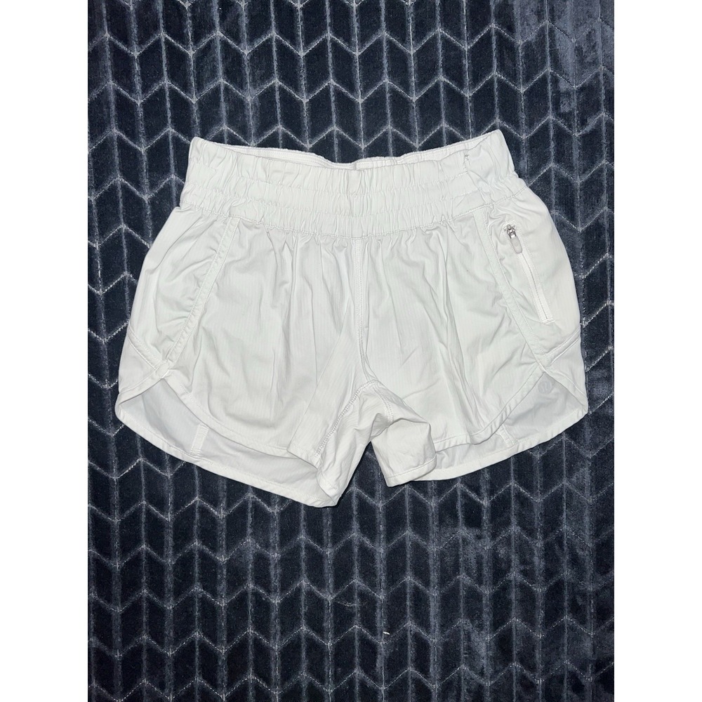 Lululemon Women Hotty Hot Mid Rise UnLined Short White Size 6